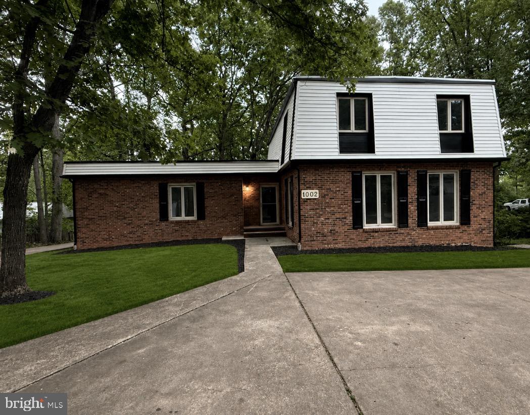 1002 ISABELLA DRIVE
