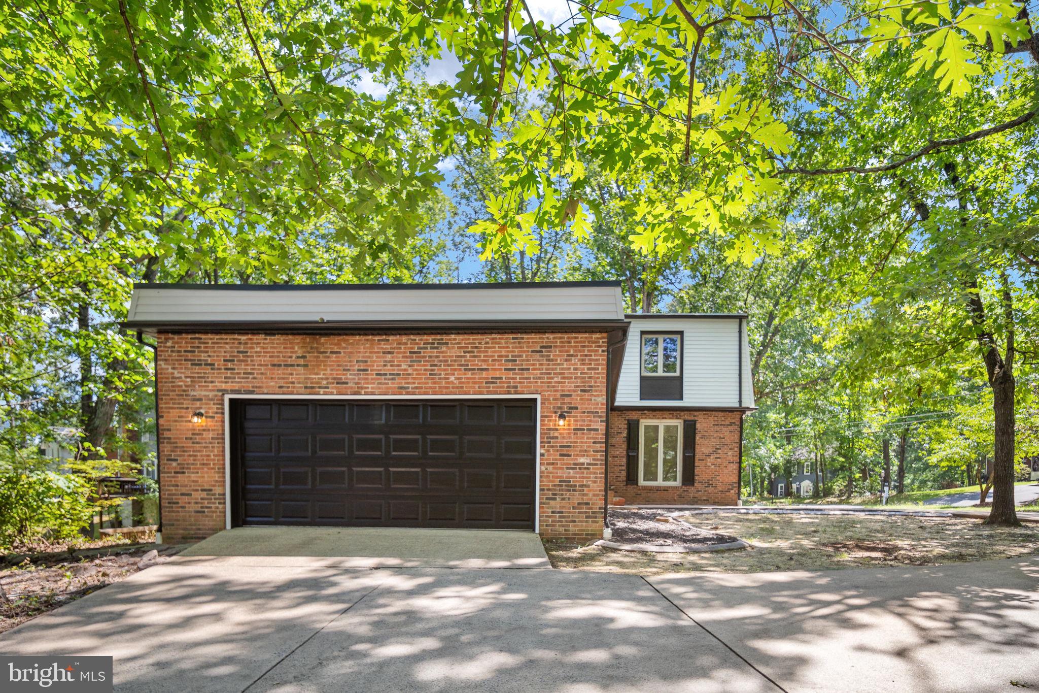 1002 ISABELLA DRIVE