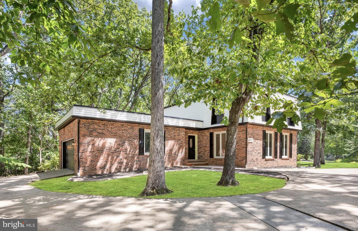 1002 ISABELLA DRIVE