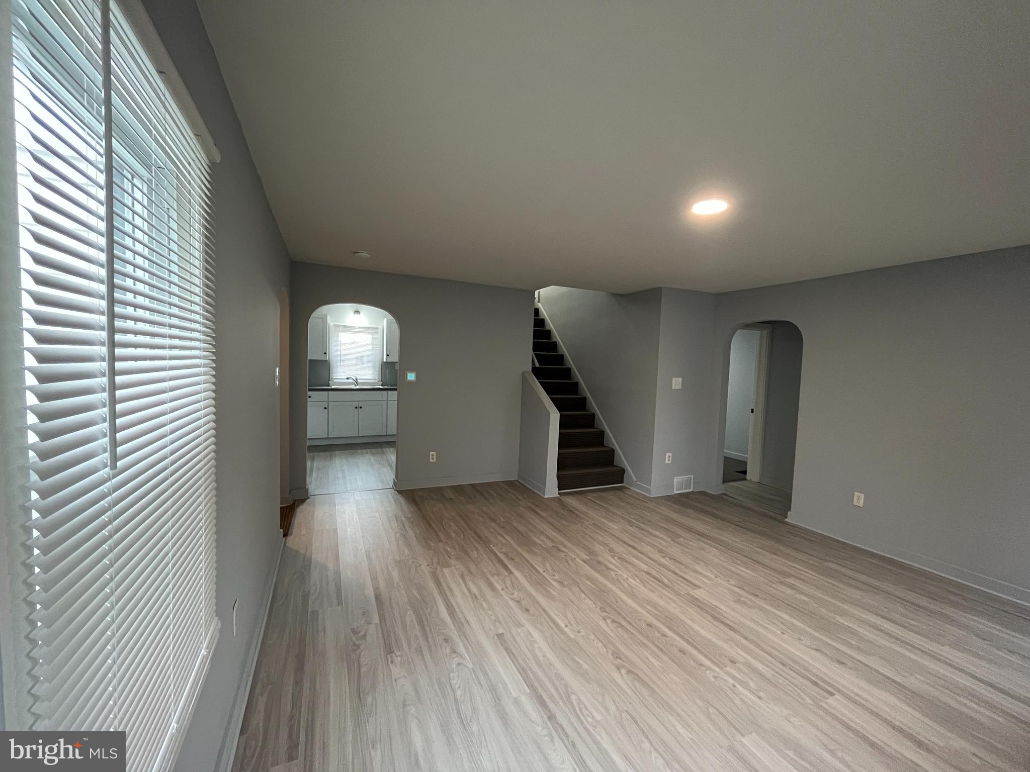 560 W NORTH STREET