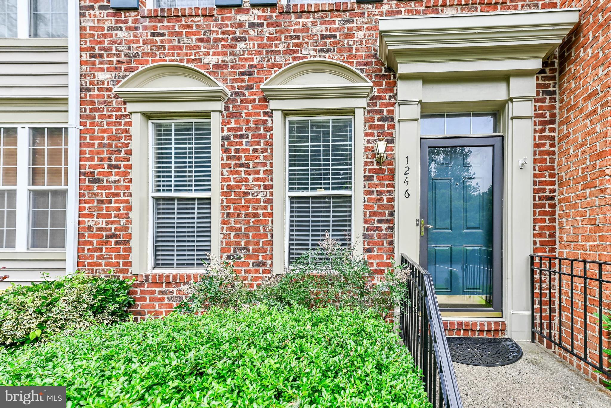 1246 VINTAGE PLACE