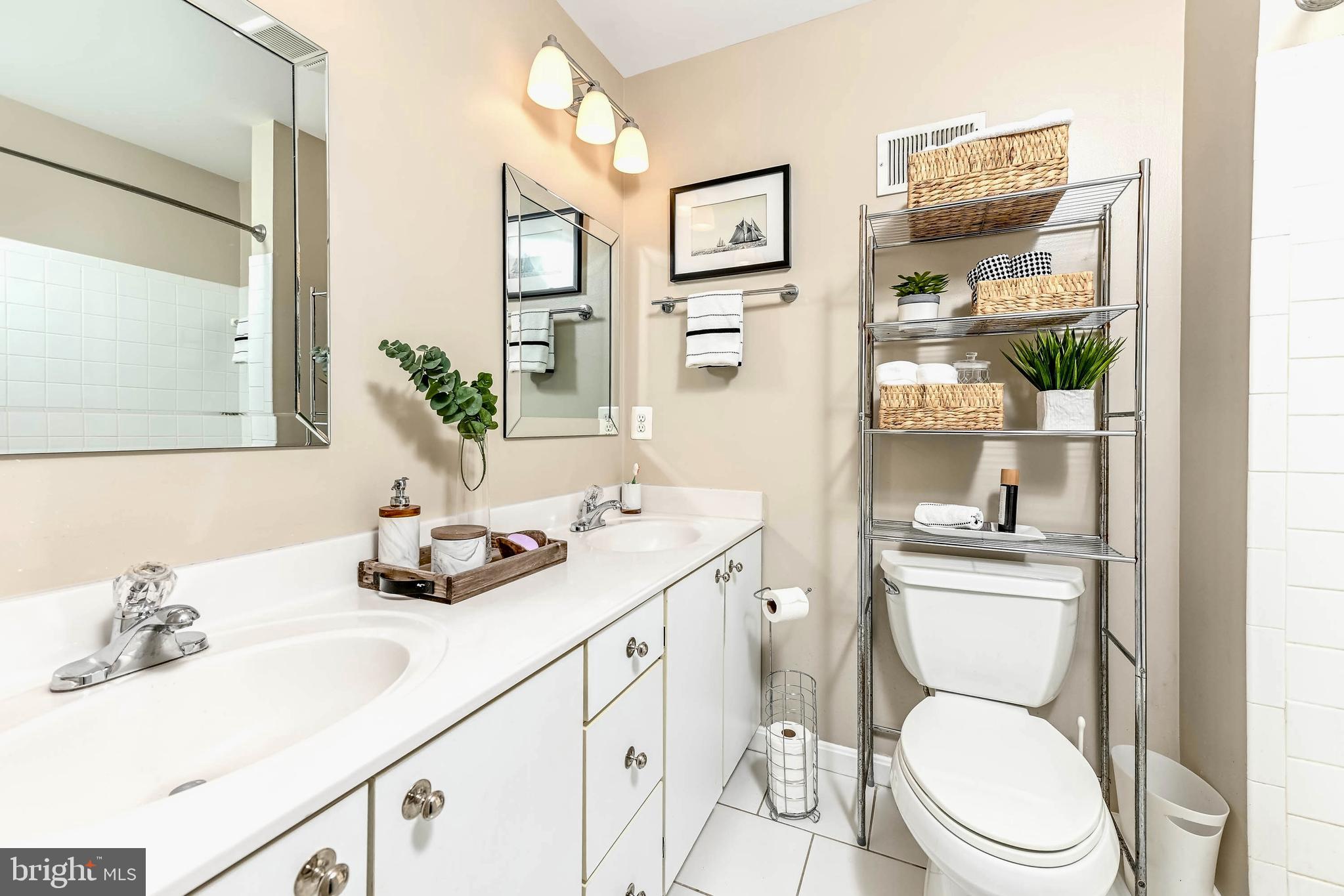 VINTAGE PLACE - Residential