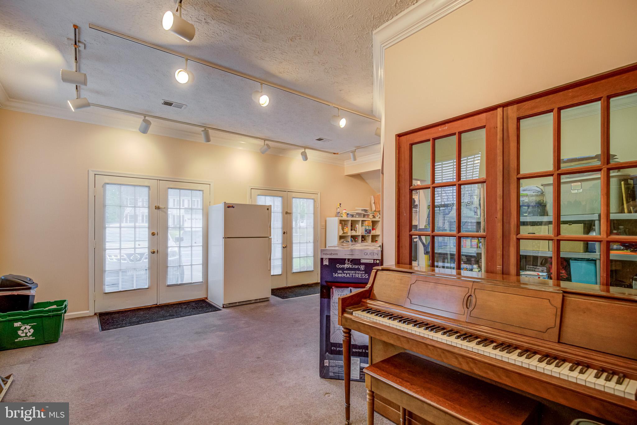 SHERMAN MEADOWS - Residential