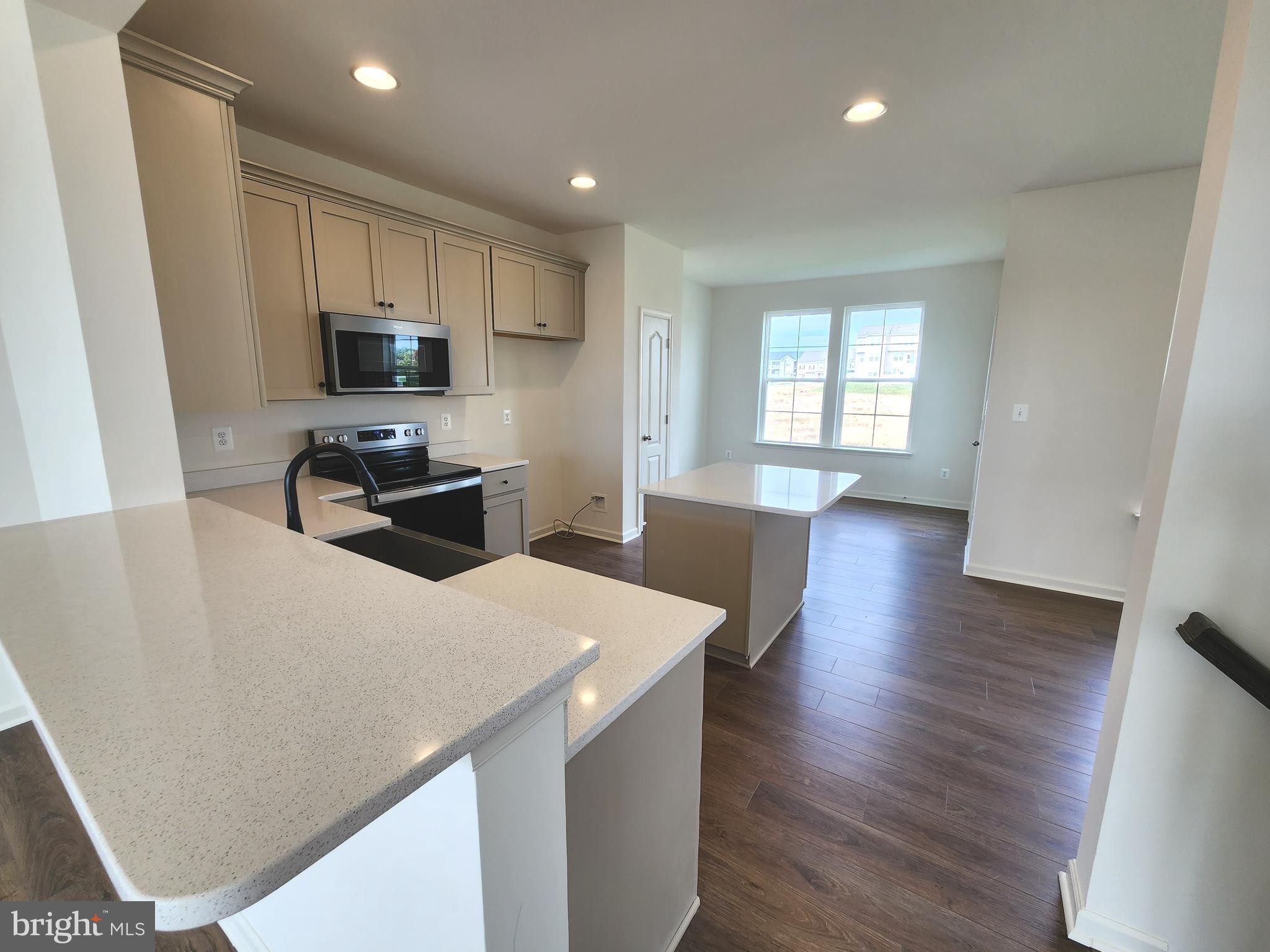 OVERLOOK AT RIVERSIDE TOWNHOMES - Residential