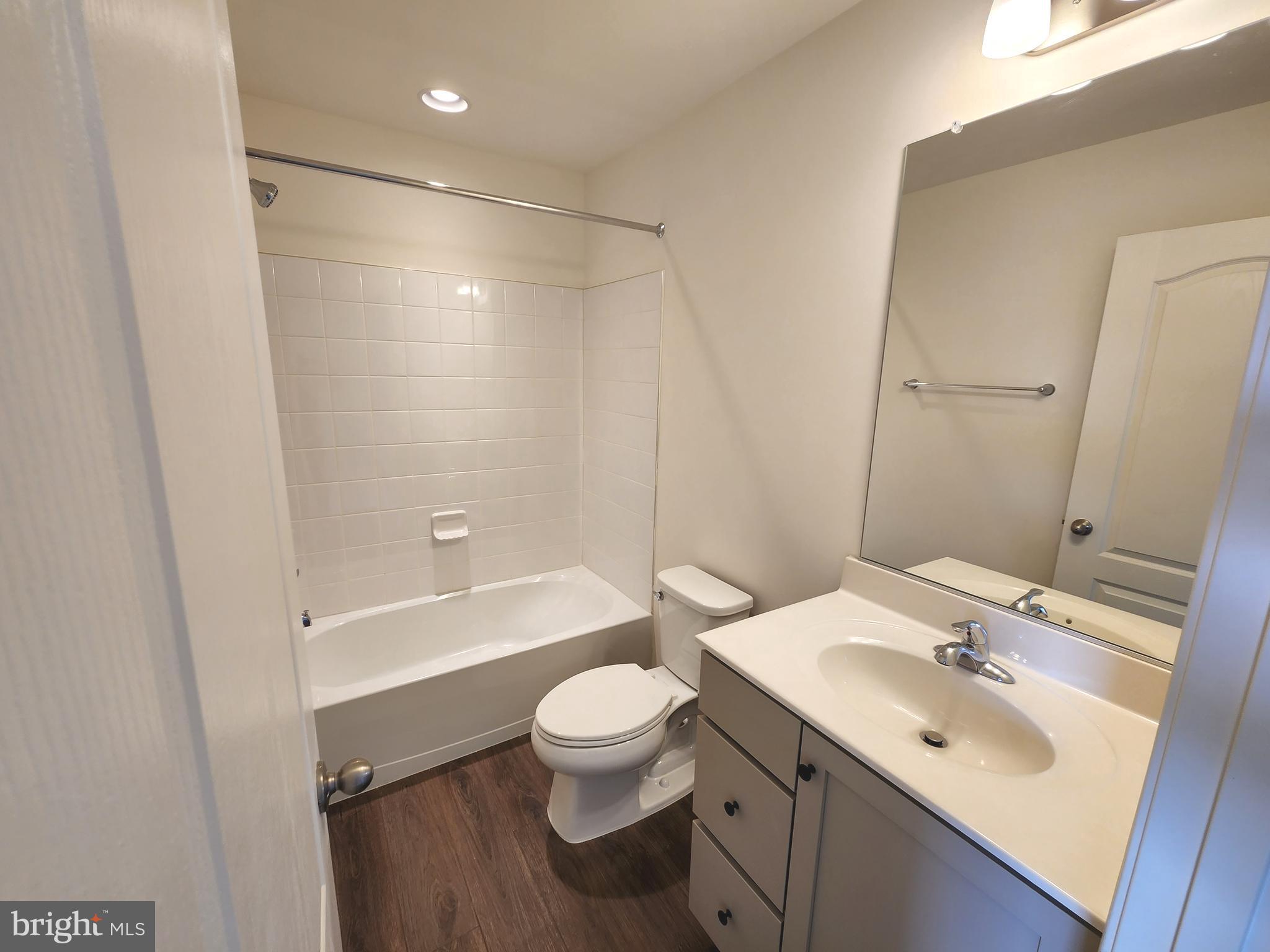 OVERLOOK AT RIVERSIDE TOWNHOMES - Residential