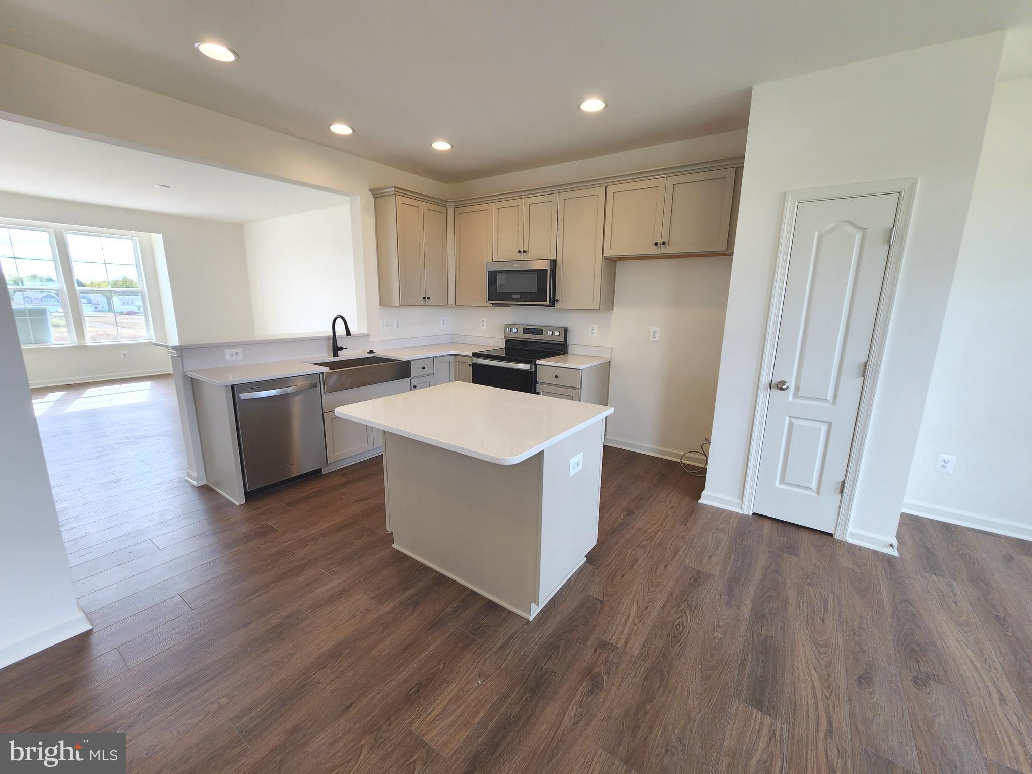 OVERLOOK AT RIVERSIDE TOWNHOMES - Residential