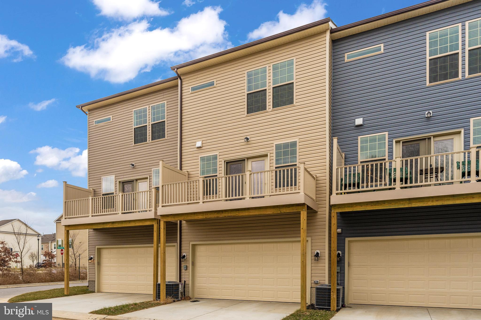 MACALLAN CROSSING - Residential Lease