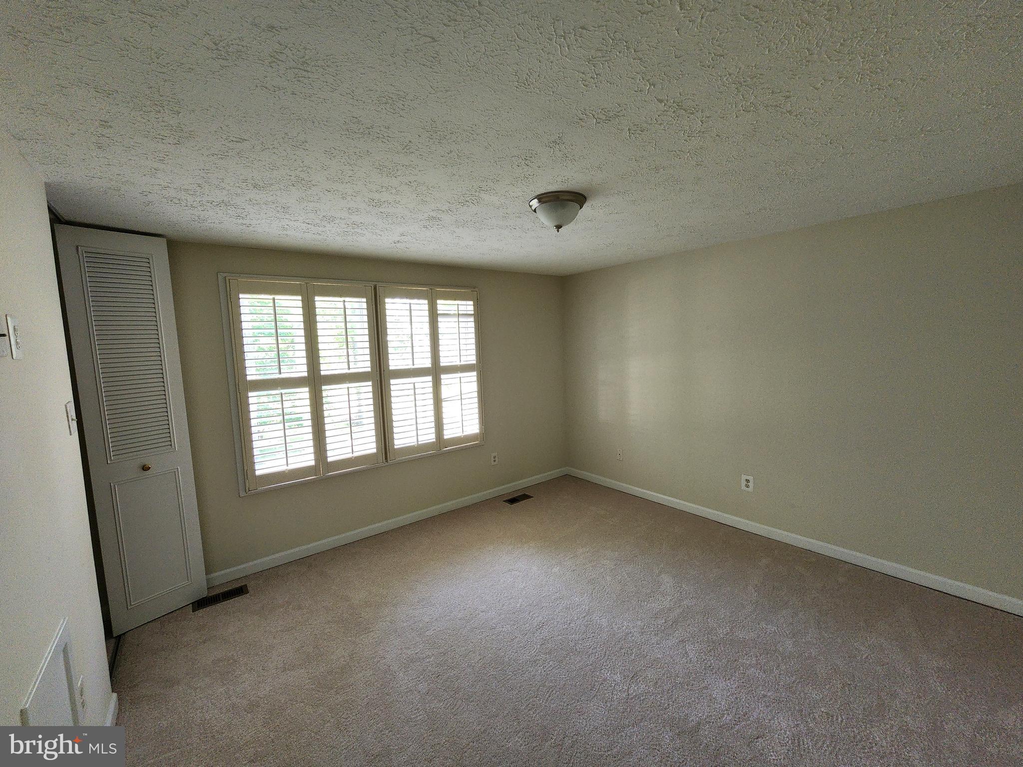 RIVER BEND ESTATES - Residential Lease