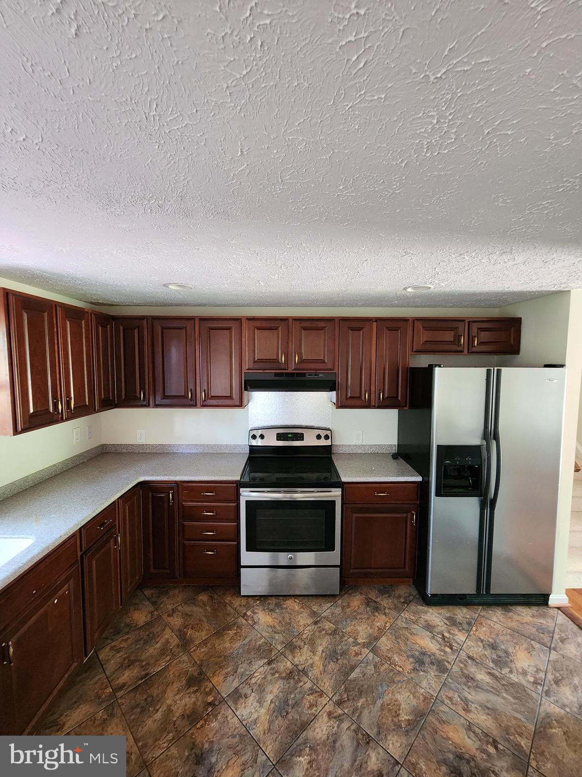 RIVER BEND ESTATES - Residential Lease