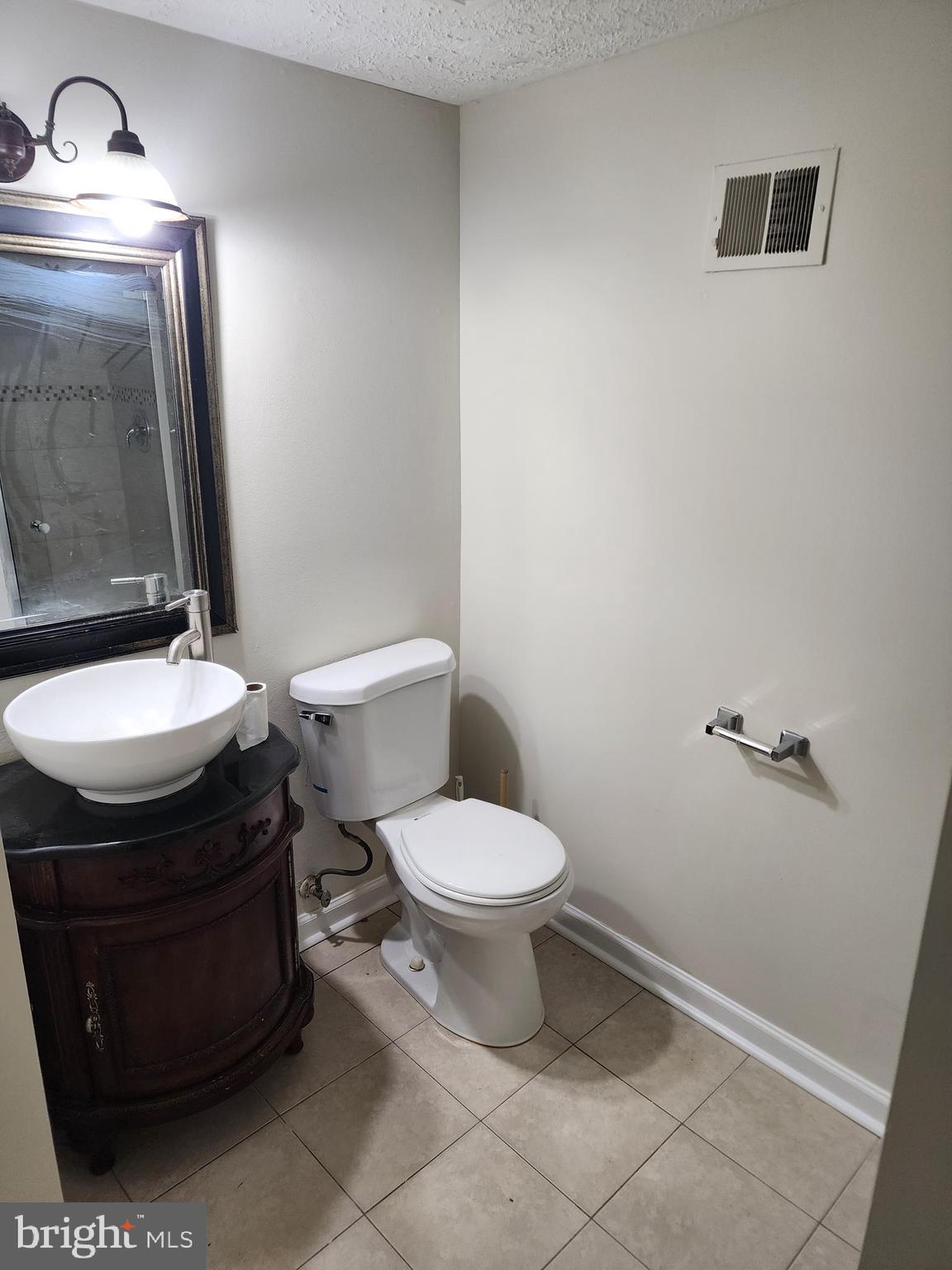 RIVER BEND ESTATES - Residential Lease