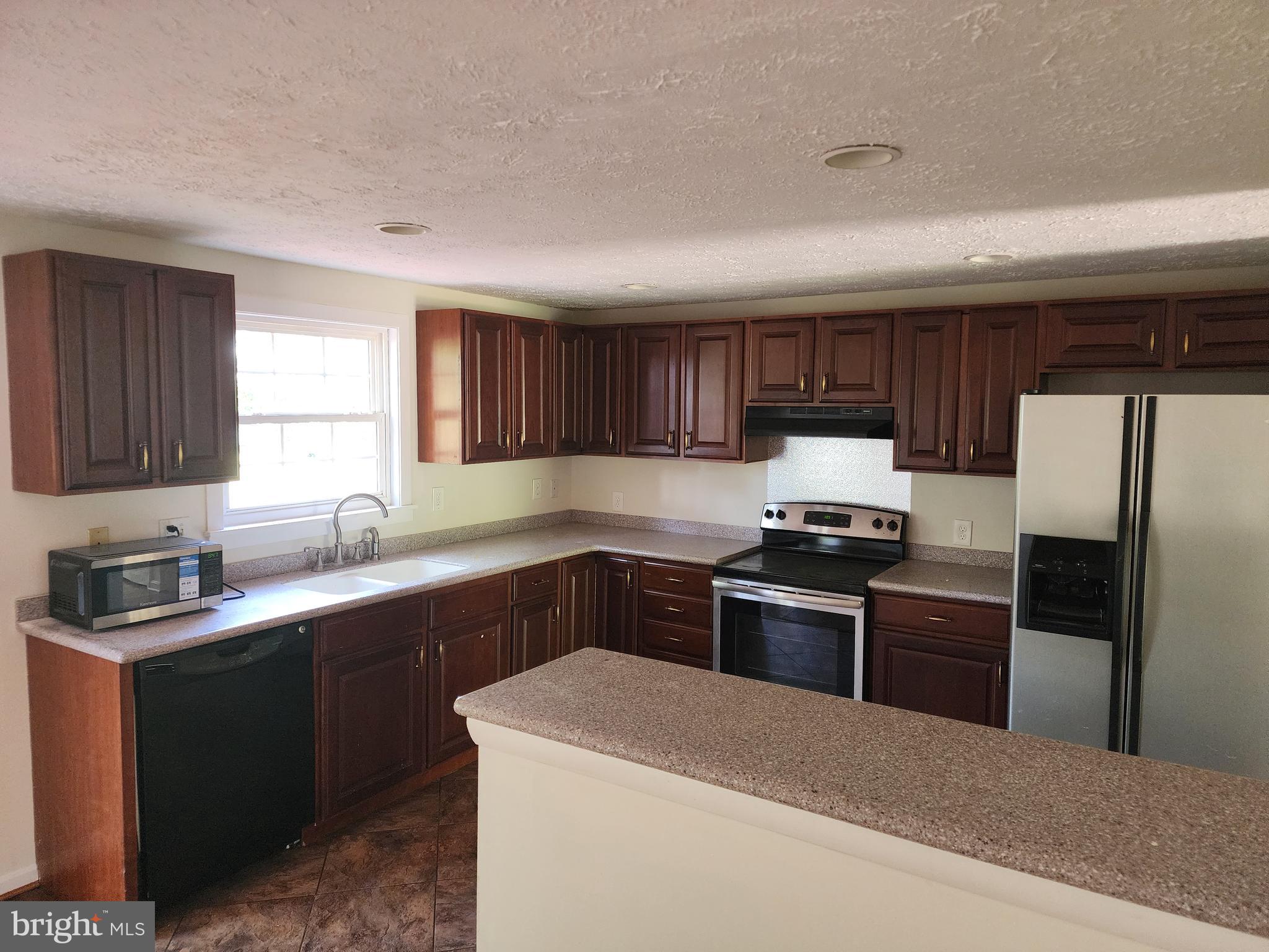 RIVER BEND ESTATES - Residential Lease