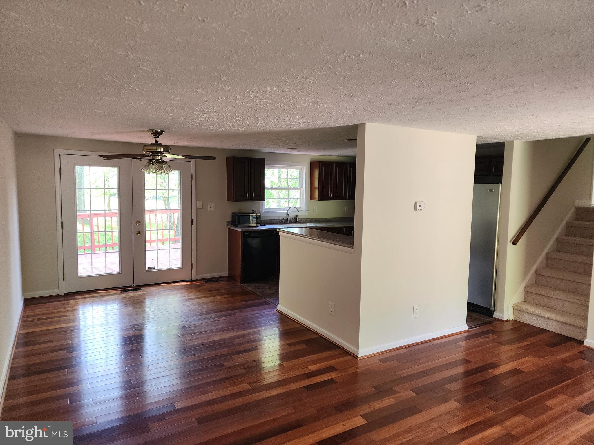 RIVER BEND ESTATES - Residential Lease