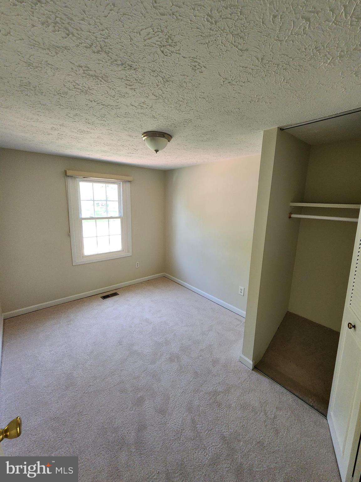 RIVER BEND ESTATES - Residential Lease