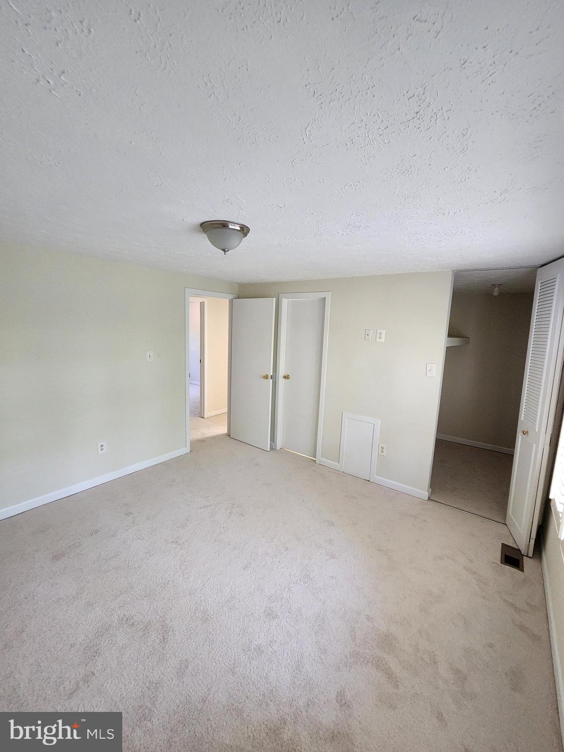 RIVER BEND ESTATES - Residential Lease