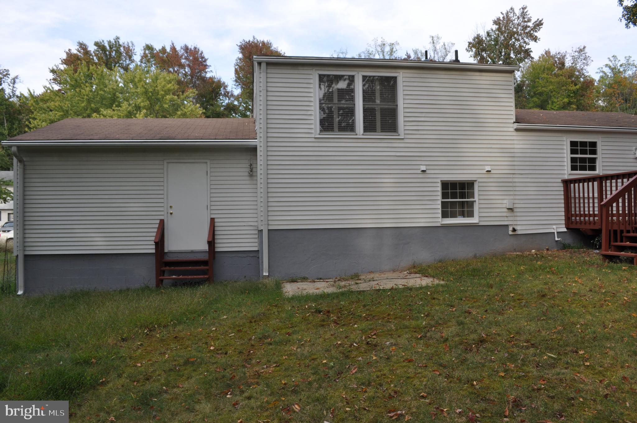 RIVER BEND ESTATES - Residential Lease