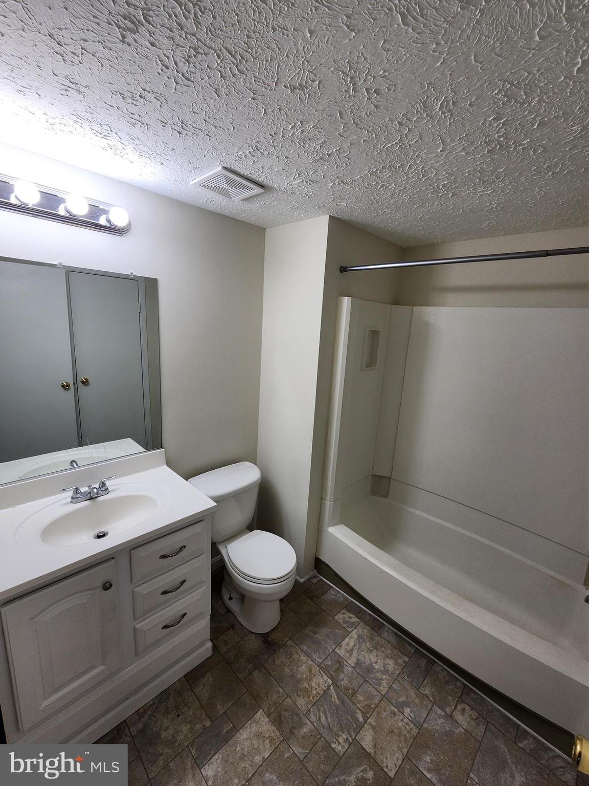 RIVER BEND ESTATES - Residential Lease