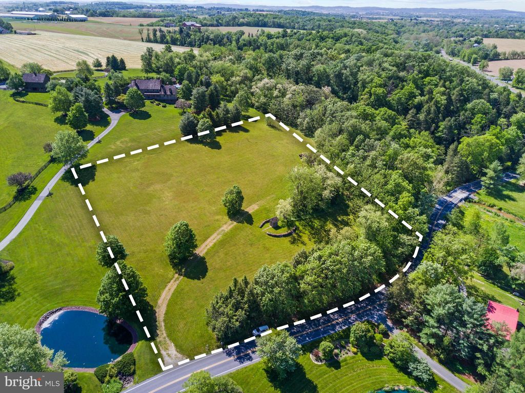 Photo of 3571 Meadow View Road, MANHEIM, PA 17545 (MLS # PALA2080974)