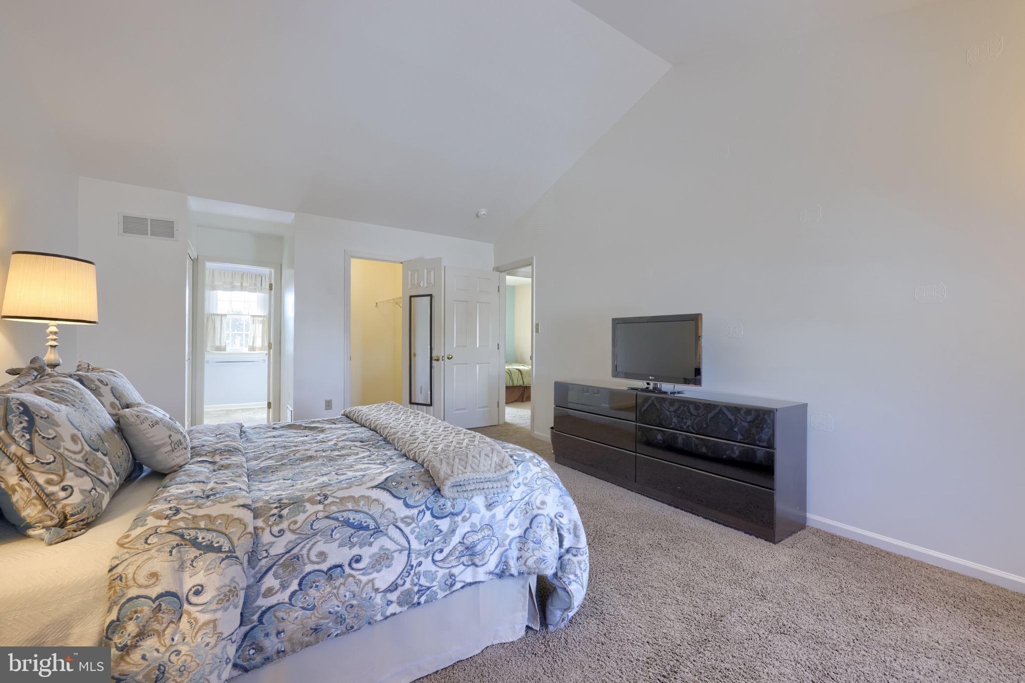 SOUTHPOINT COMMONS - Residential