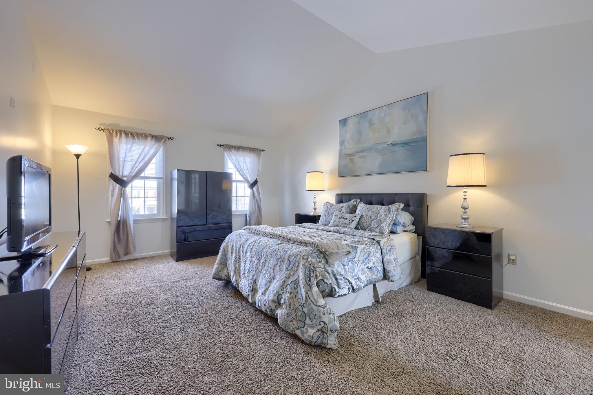 SOUTHPOINT COMMONS - Residential