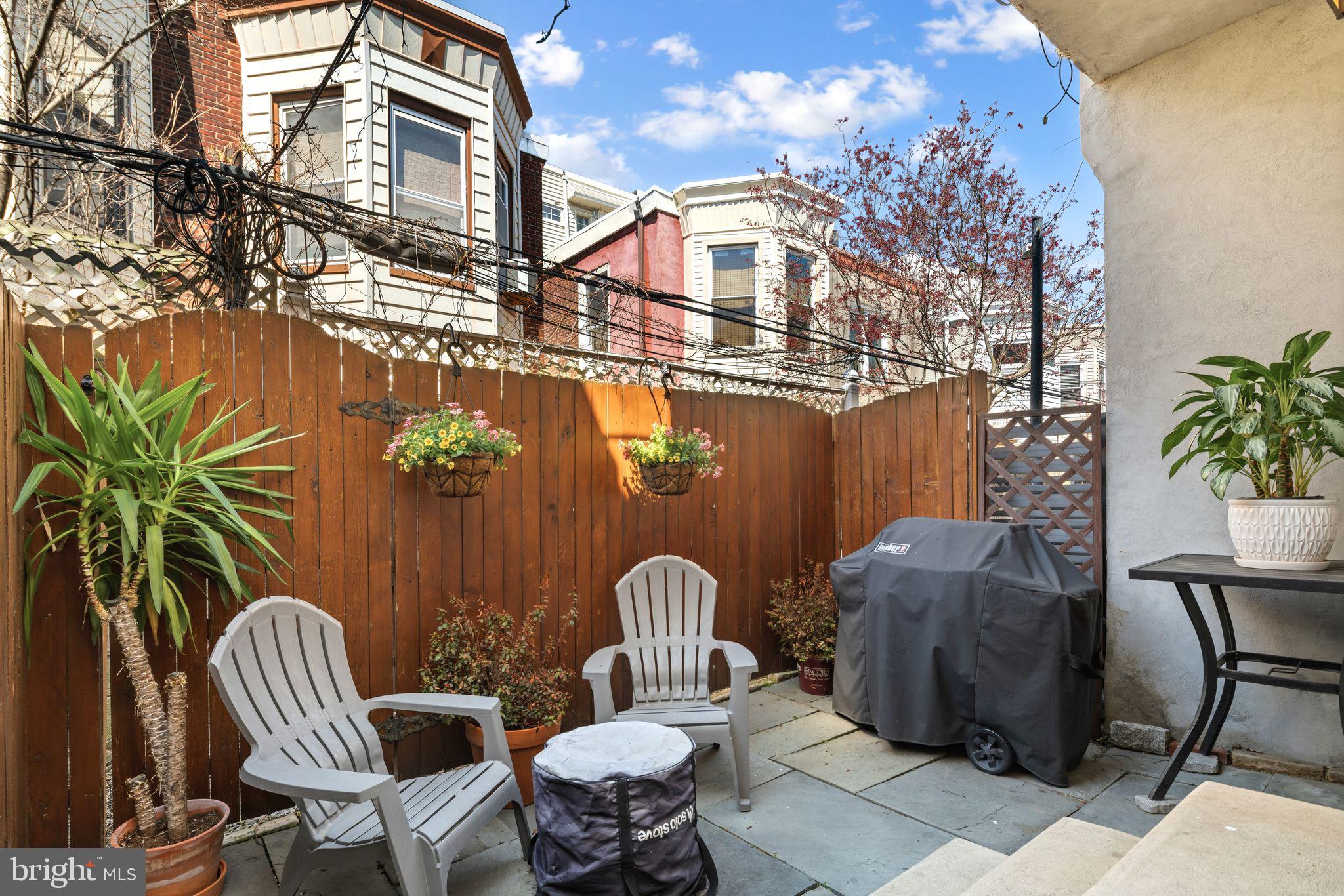 880 N BUCKNELL STREET