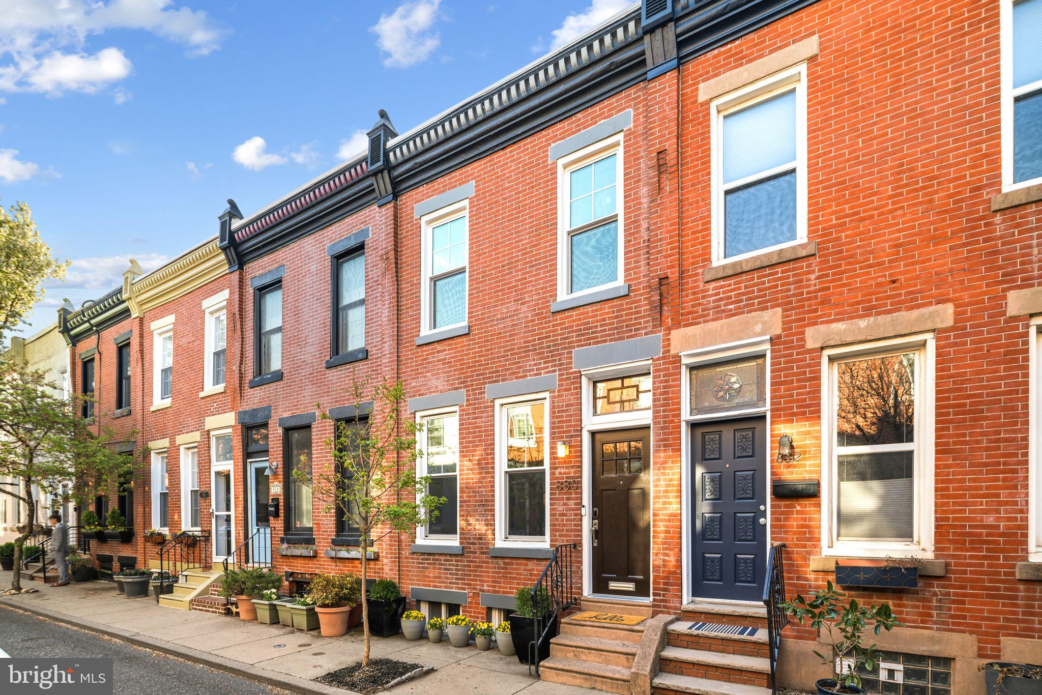 880 N BUCKNELL STREET