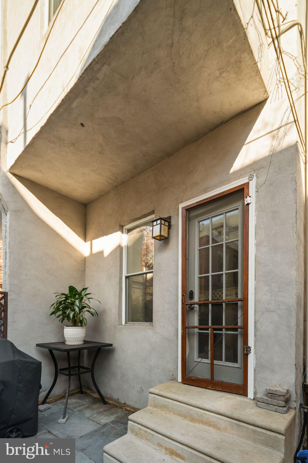 880 N BUCKNELL STREET