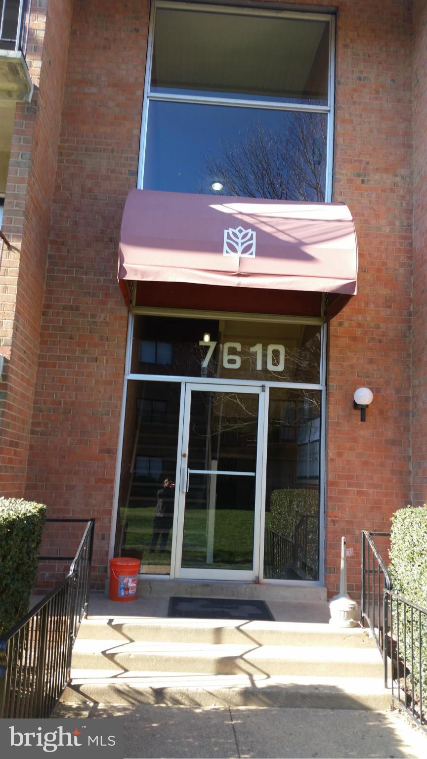 FALLS CHURCH GARDENS - Residential