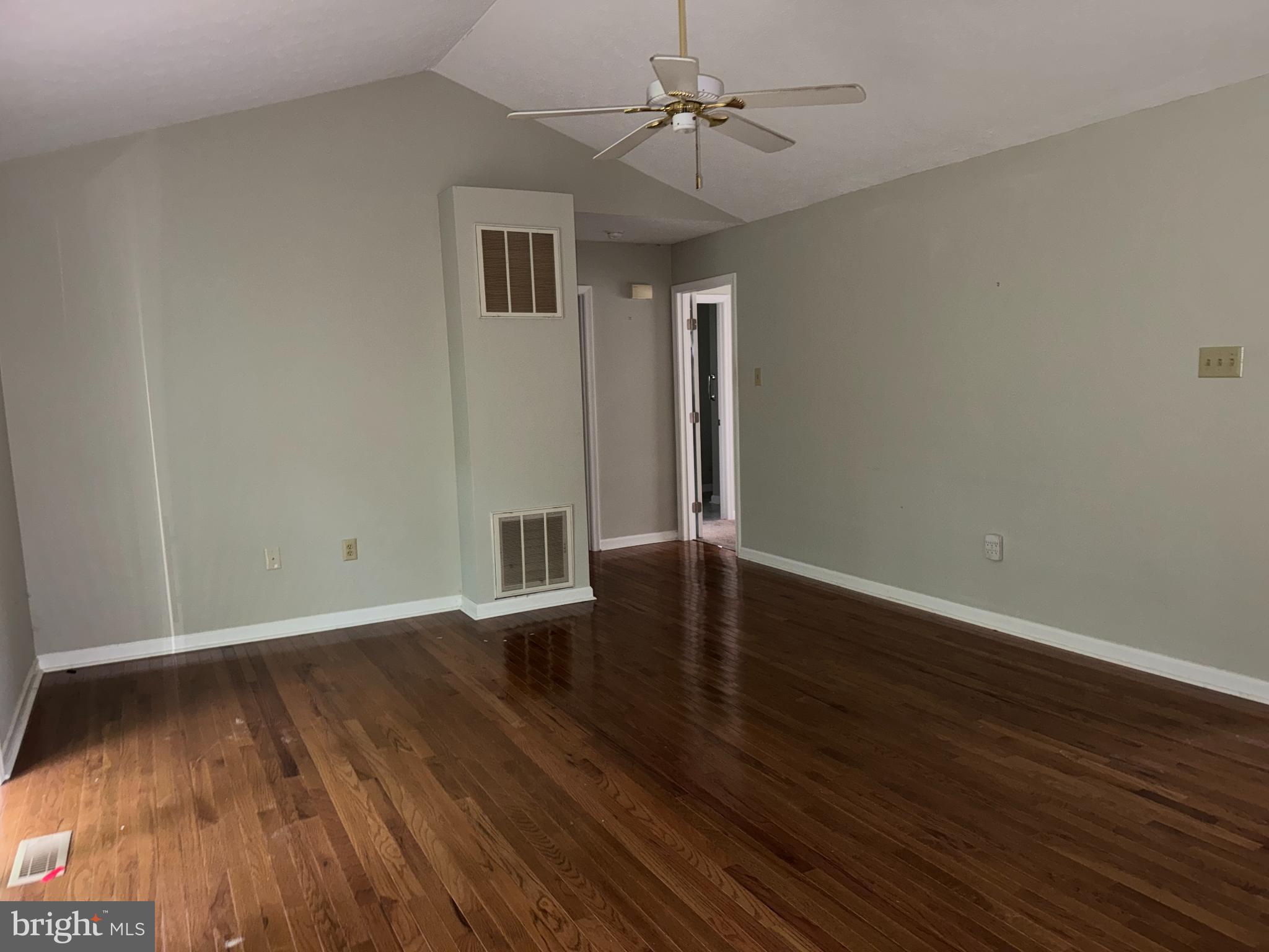 LAUREL RIDGE - Residential