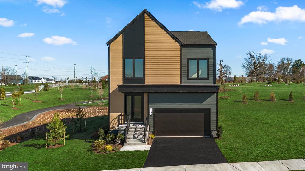 Photo of Ambrose Tree Place #SASHA 31-F2, ALDIE, VA 20105 (MLS # VALO2117908)