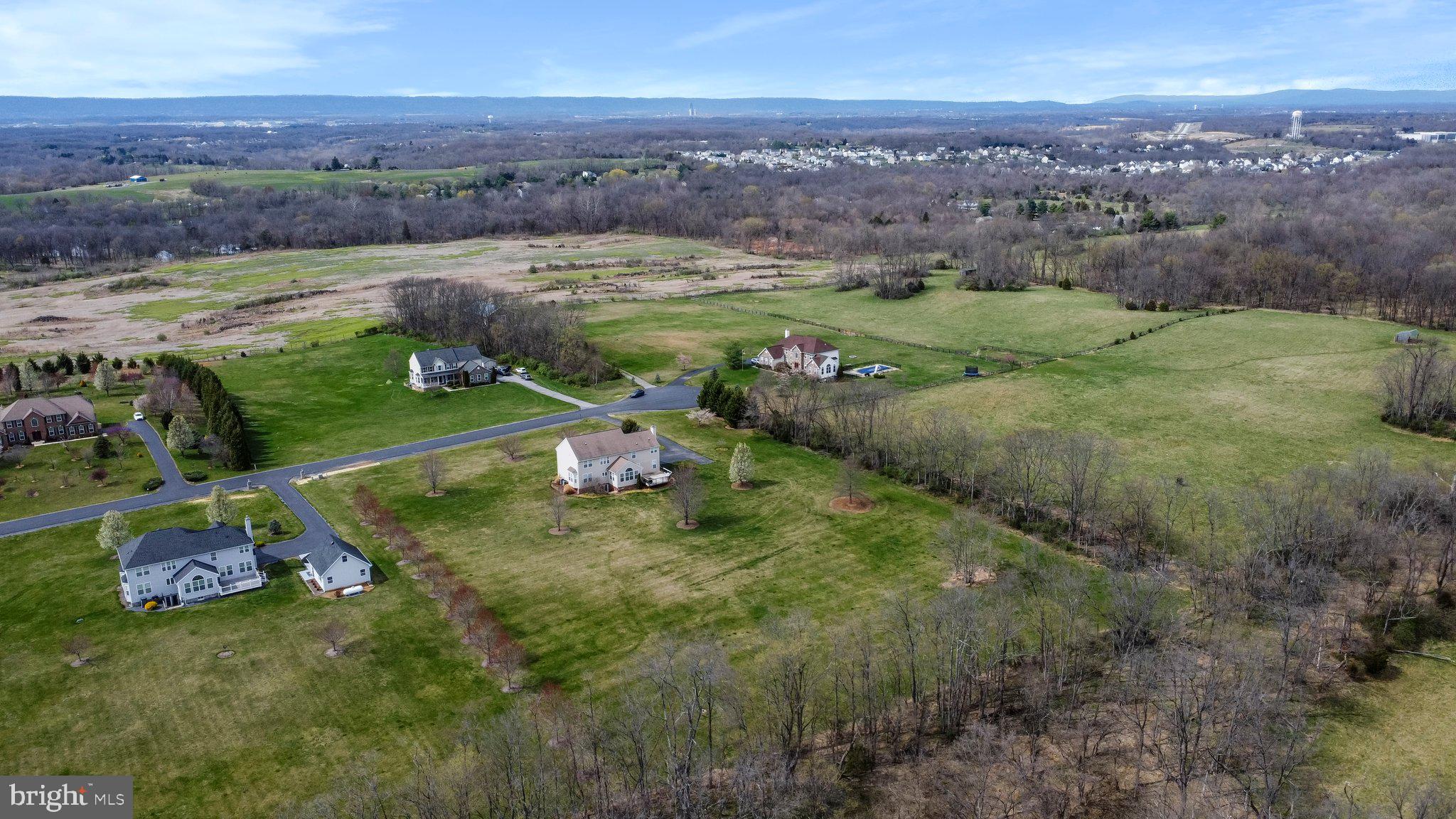 QUARTER FARM - Residential