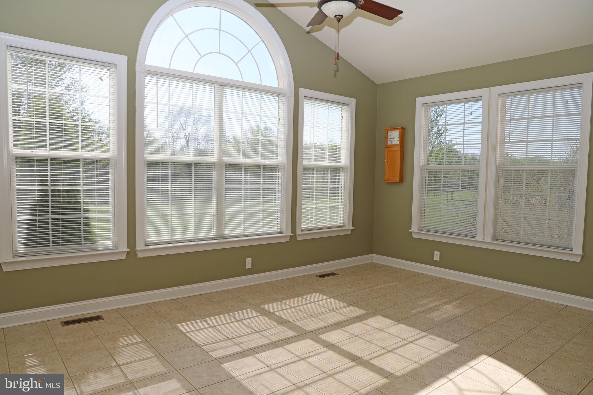 QUARTER FARM - Residential