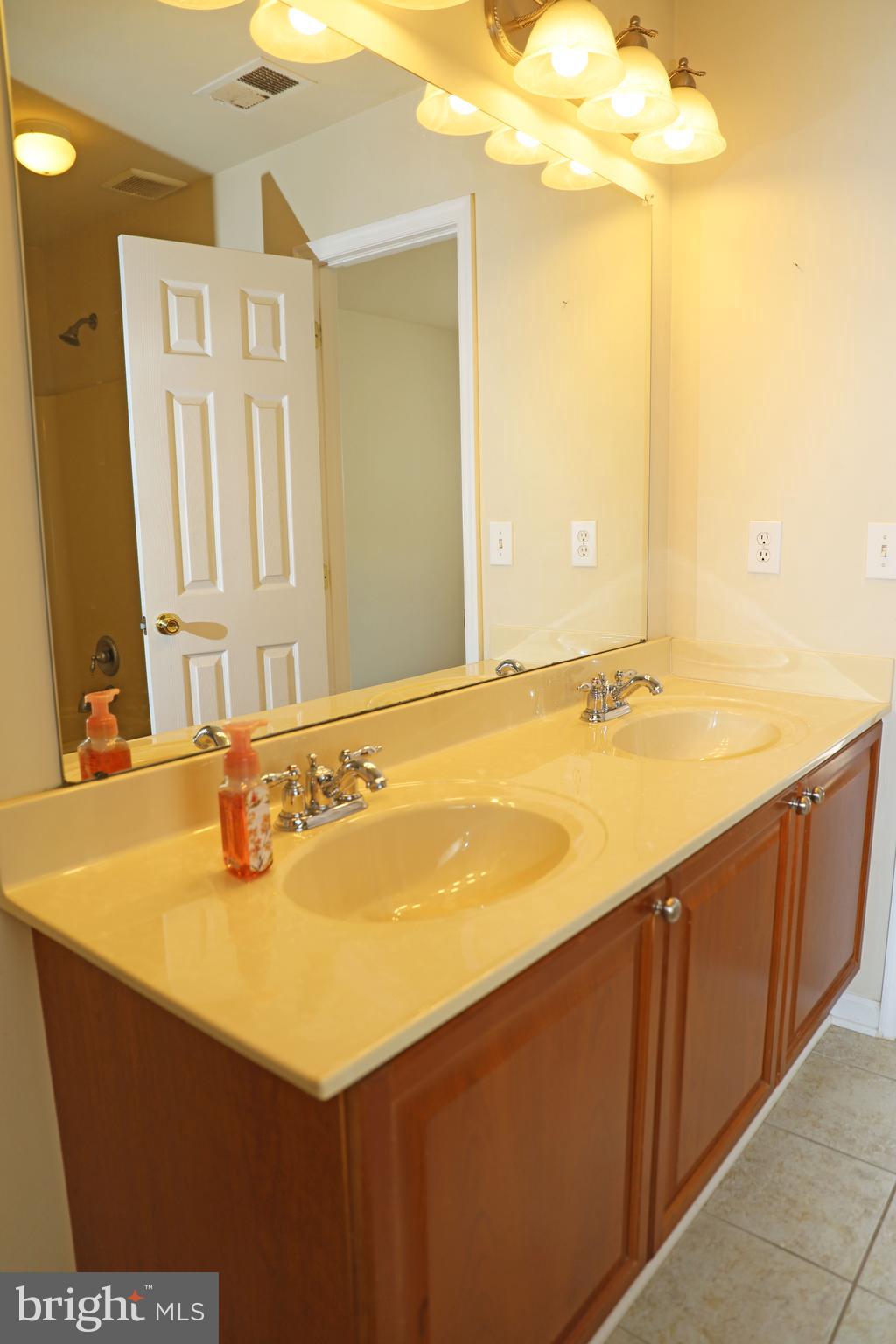 QUARTER FARM - Residential