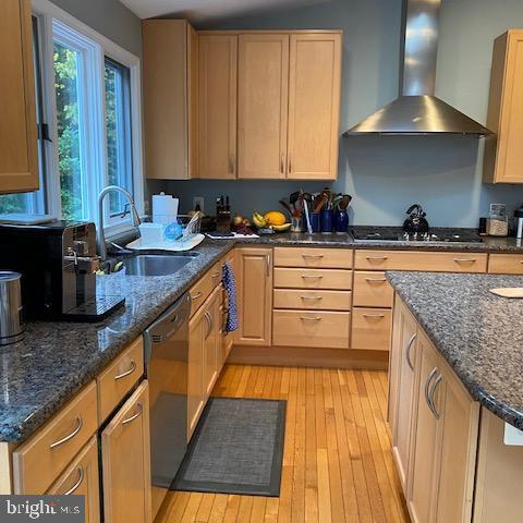 CRESCENT HILLS - Residential