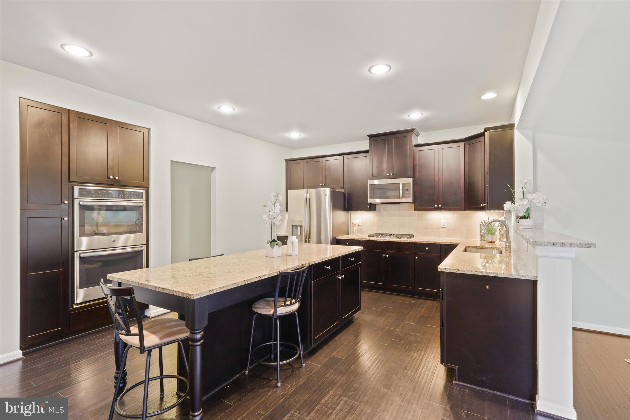 MAY'S QUARTER - Residential