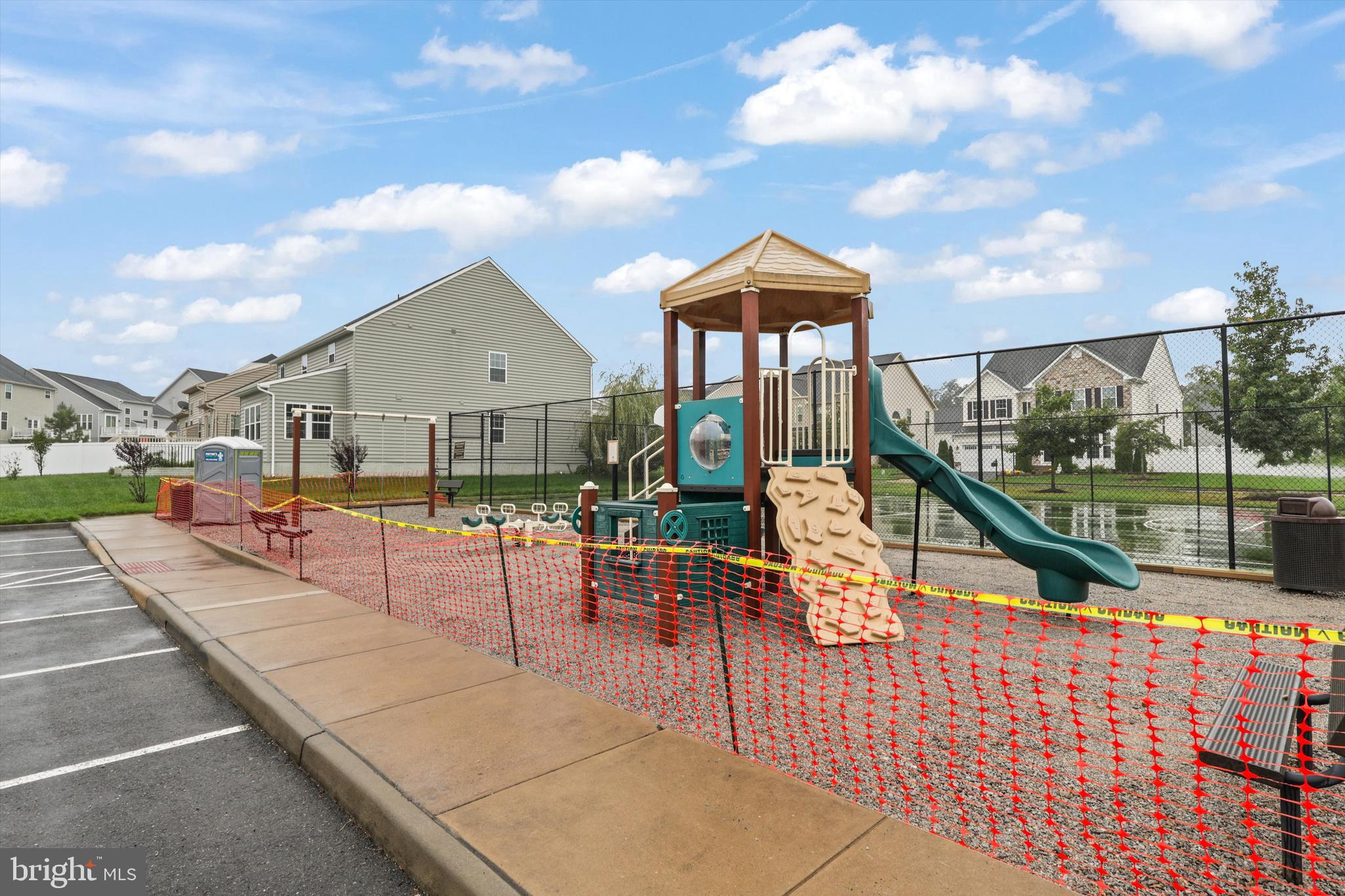 MAY'S QUARTER - Residential