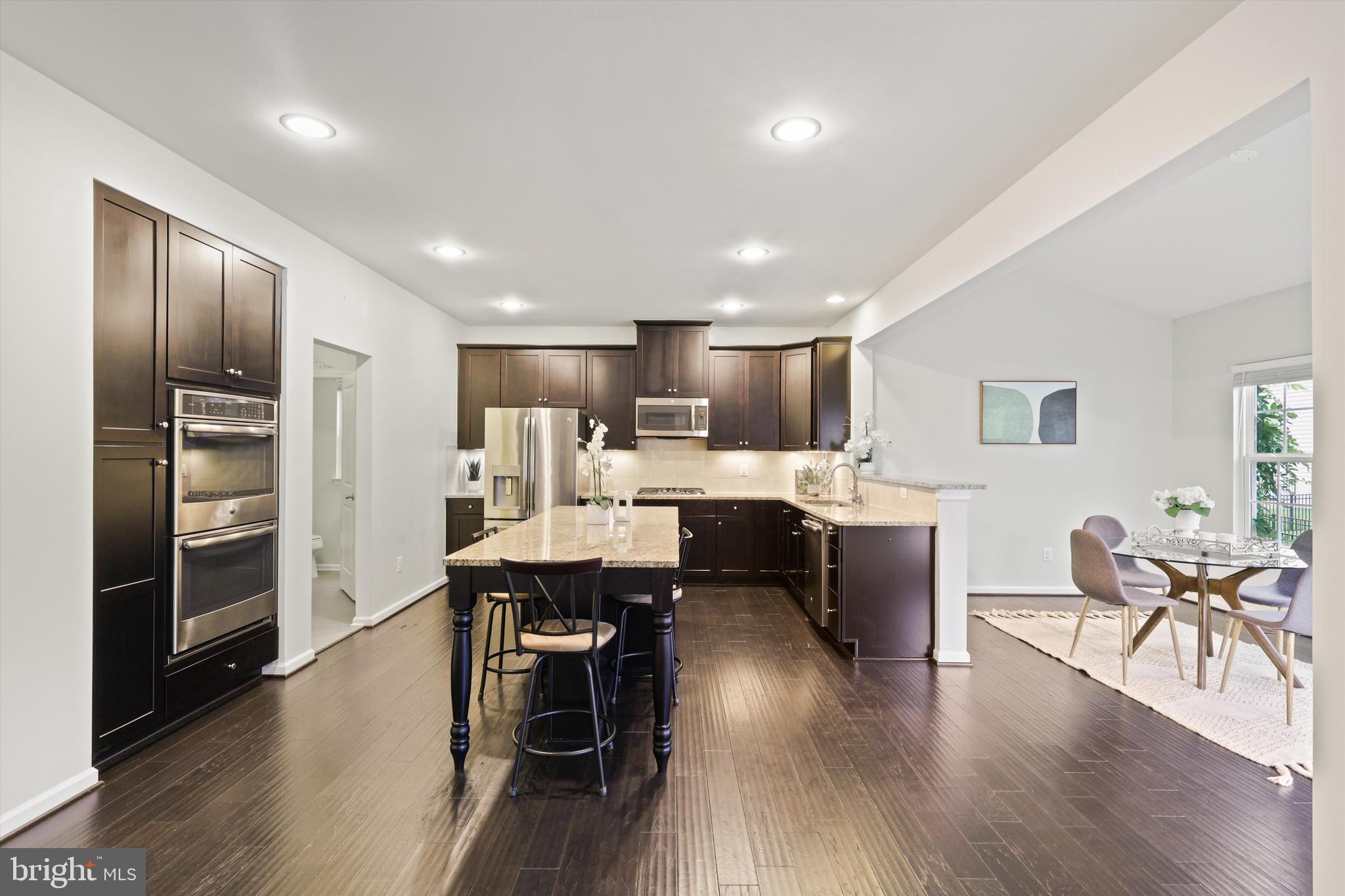 MAY'S QUARTER - Residential