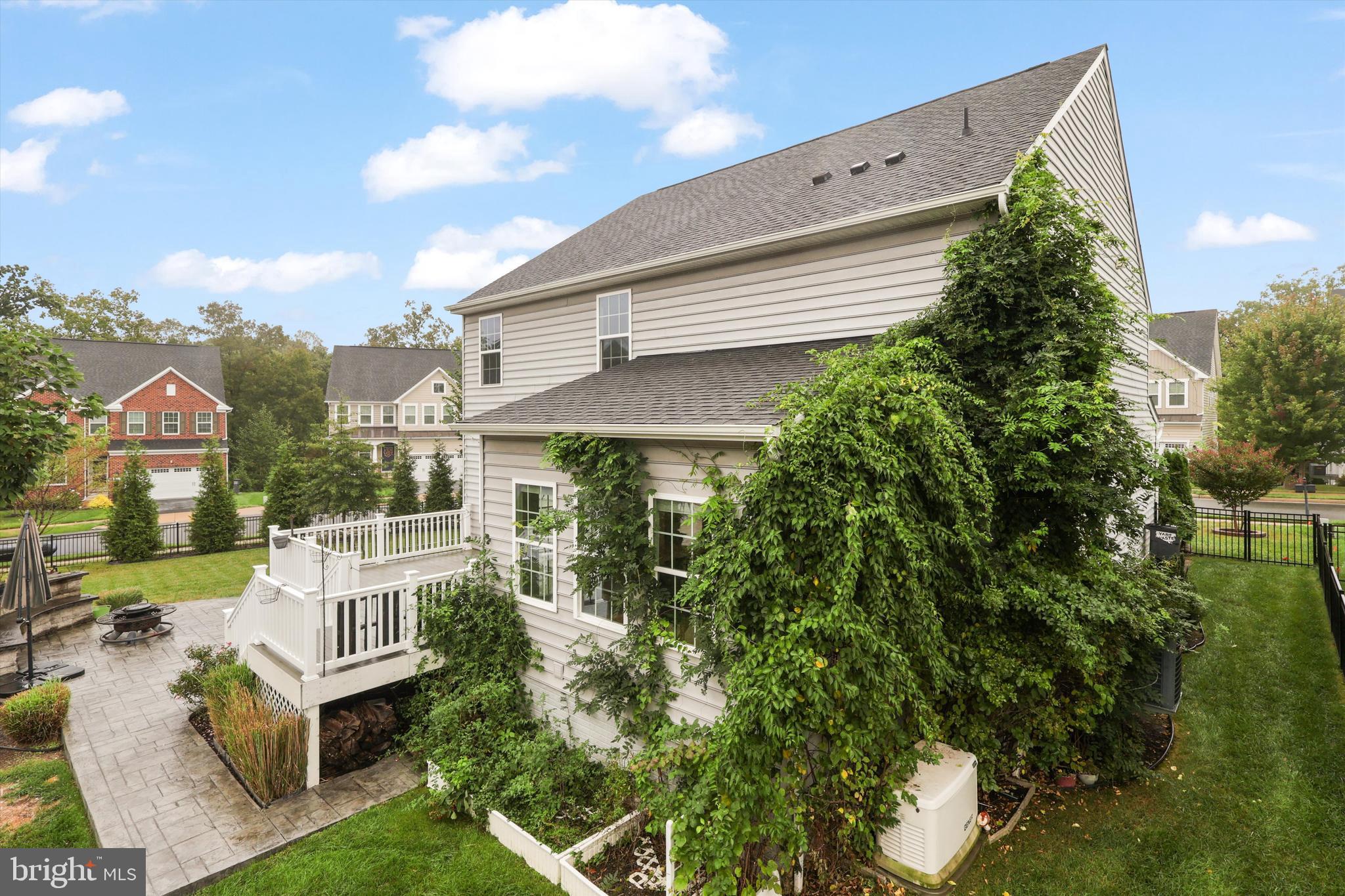 MAY'S QUARTER - Residential