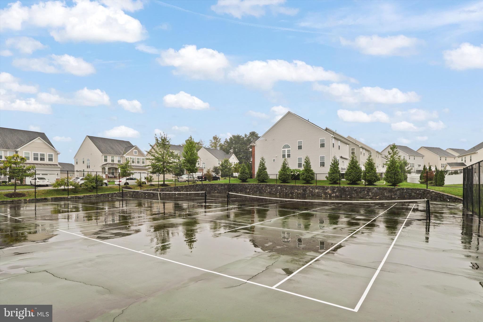 MAY'S QUARTER - Residential