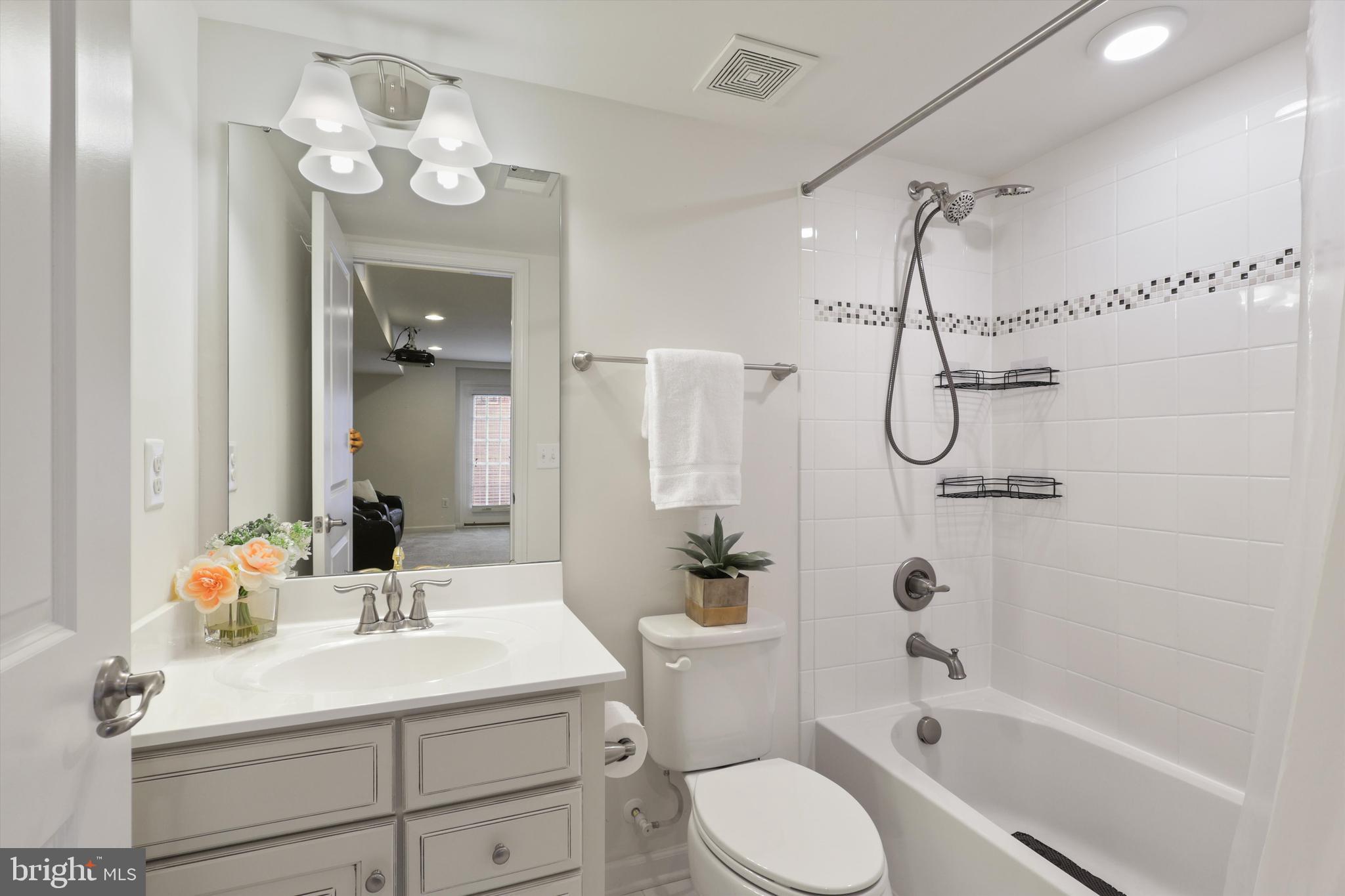 MAY'S QUARTER - Residential