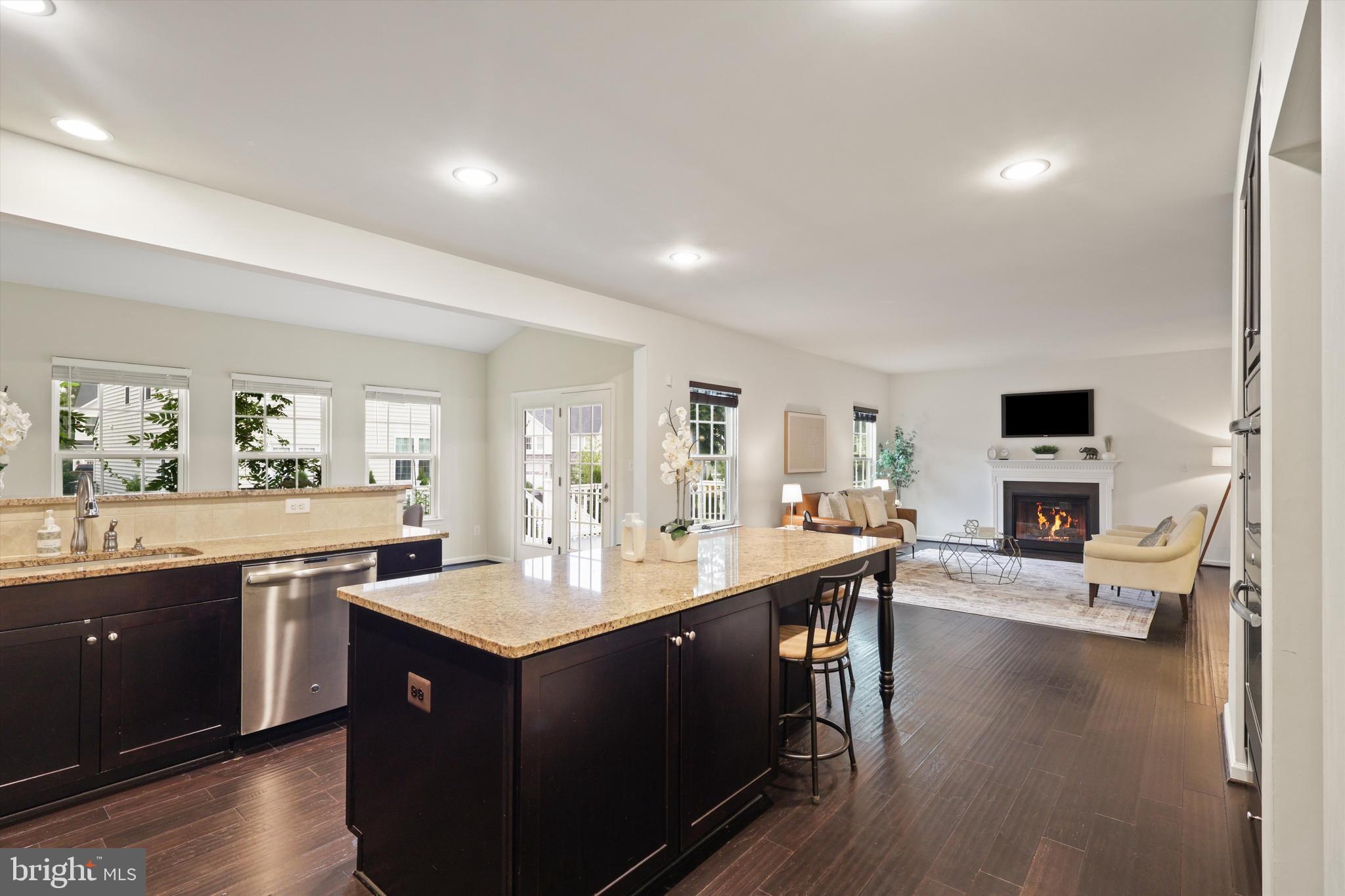 MAY'S QUARTER - Residential