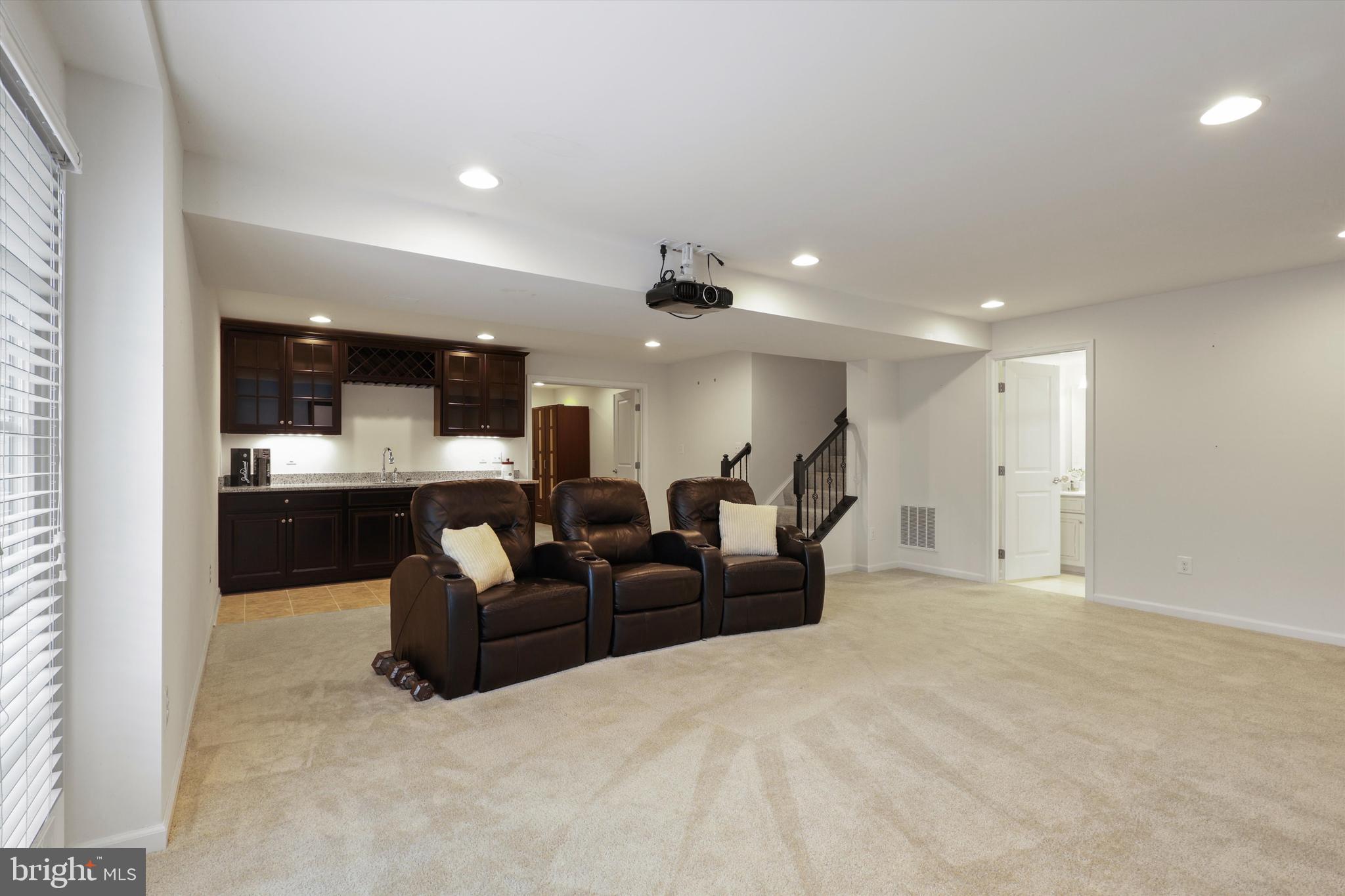 MAY'S QUARTER - Residential