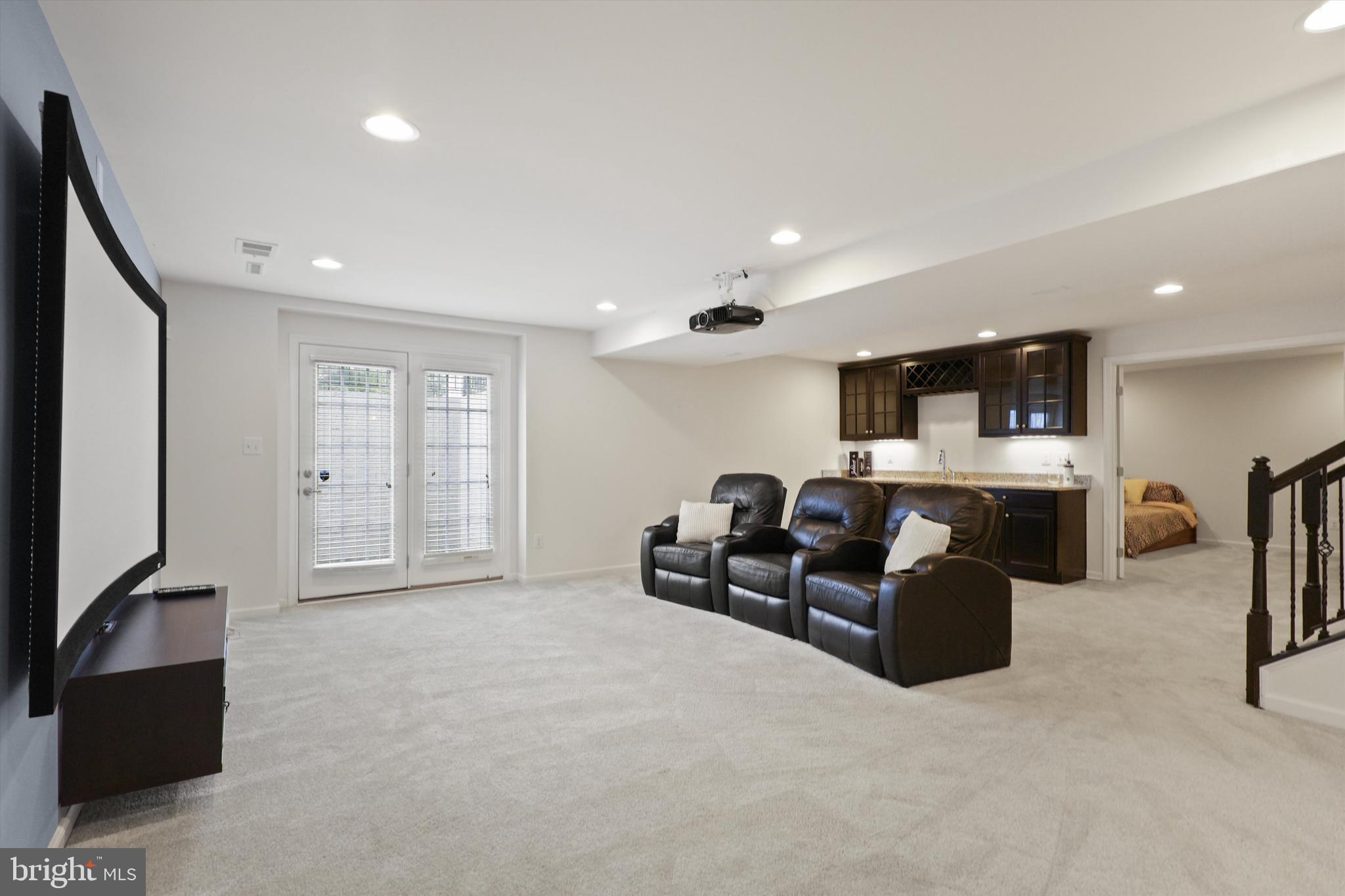 MAY'S QUARTER - Residential