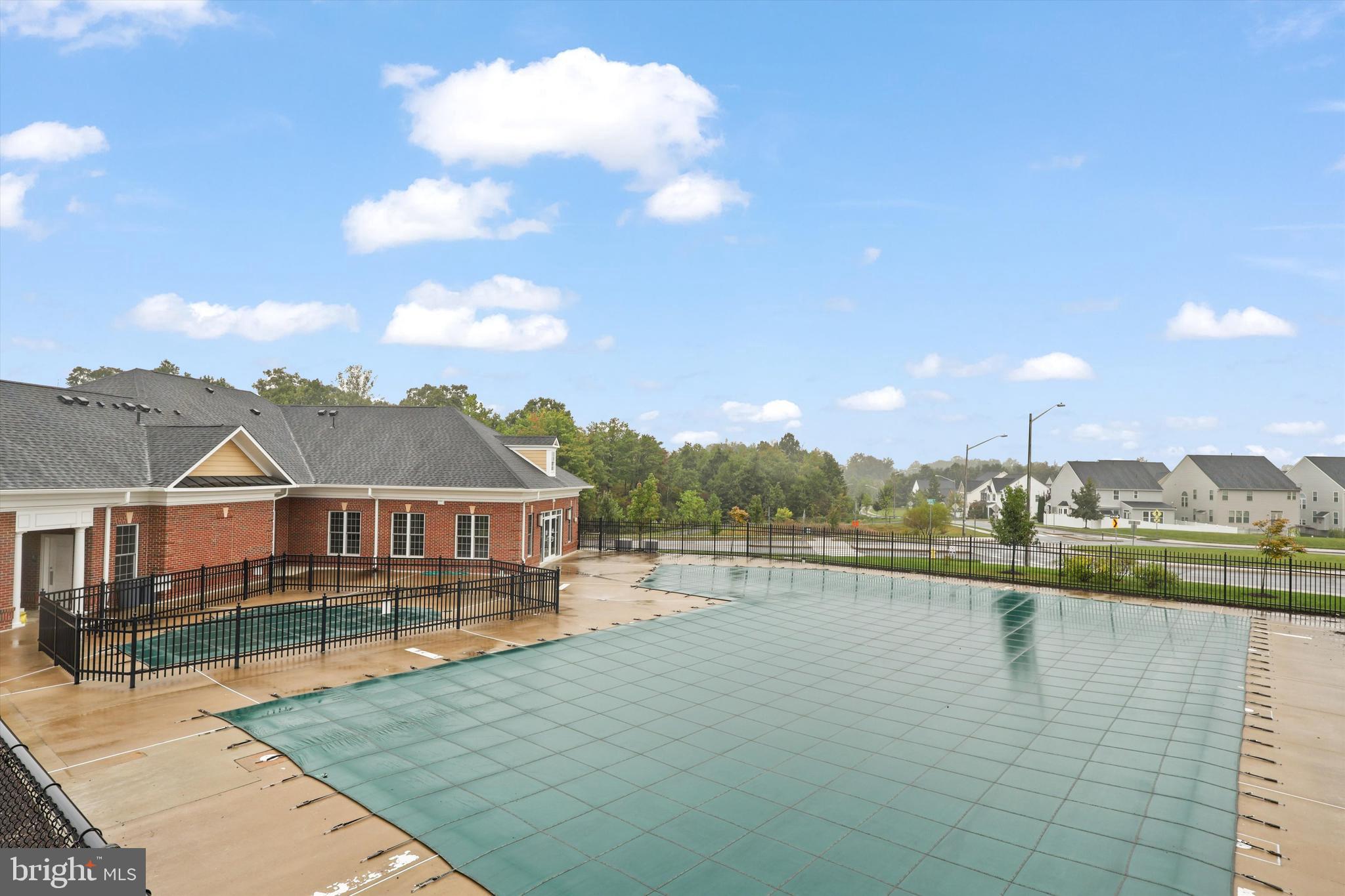 MAY'S QUARTER - Residential