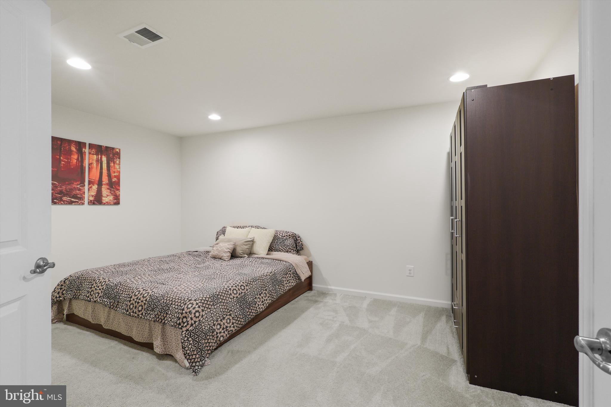 MAY'S QUARTER - Residential