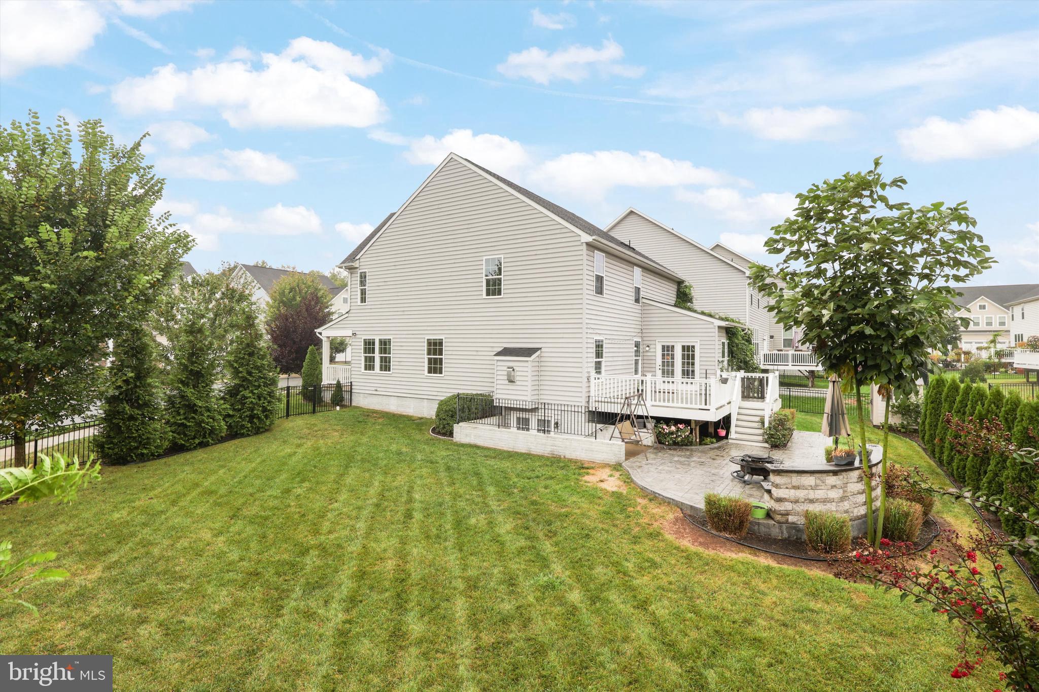 MAY'S QUARTER - Residential