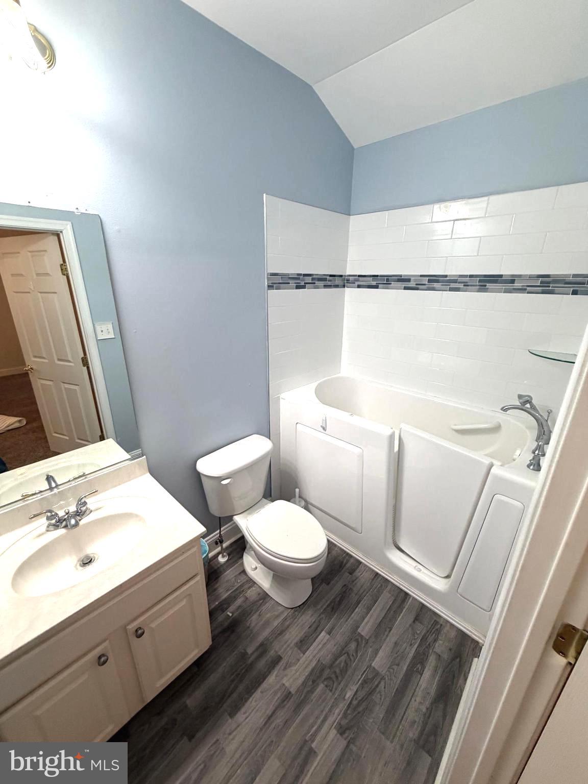 WASHINGTON SQUARE LA PLA - Residential