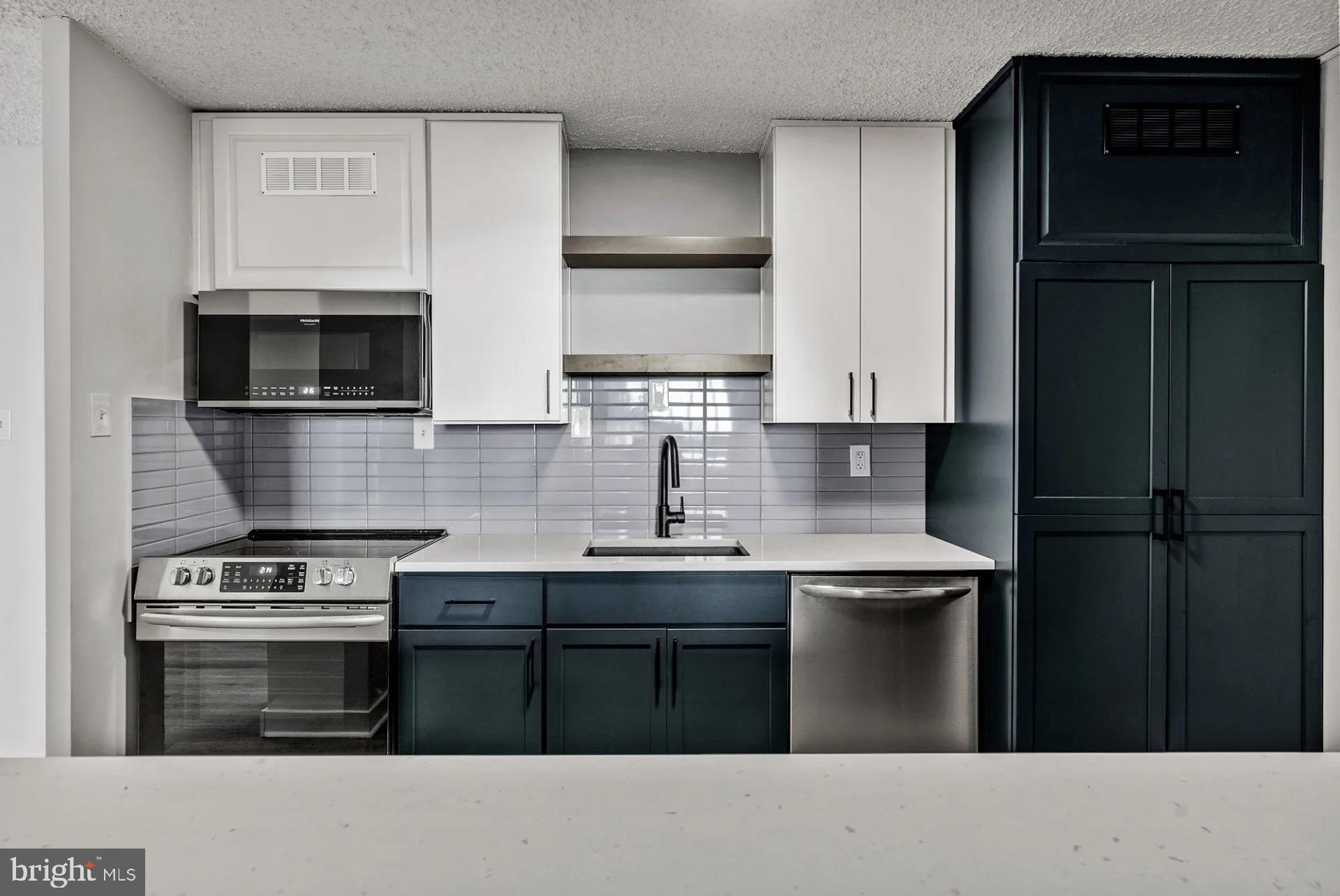 1500 LOCUST STREET 0B-2502