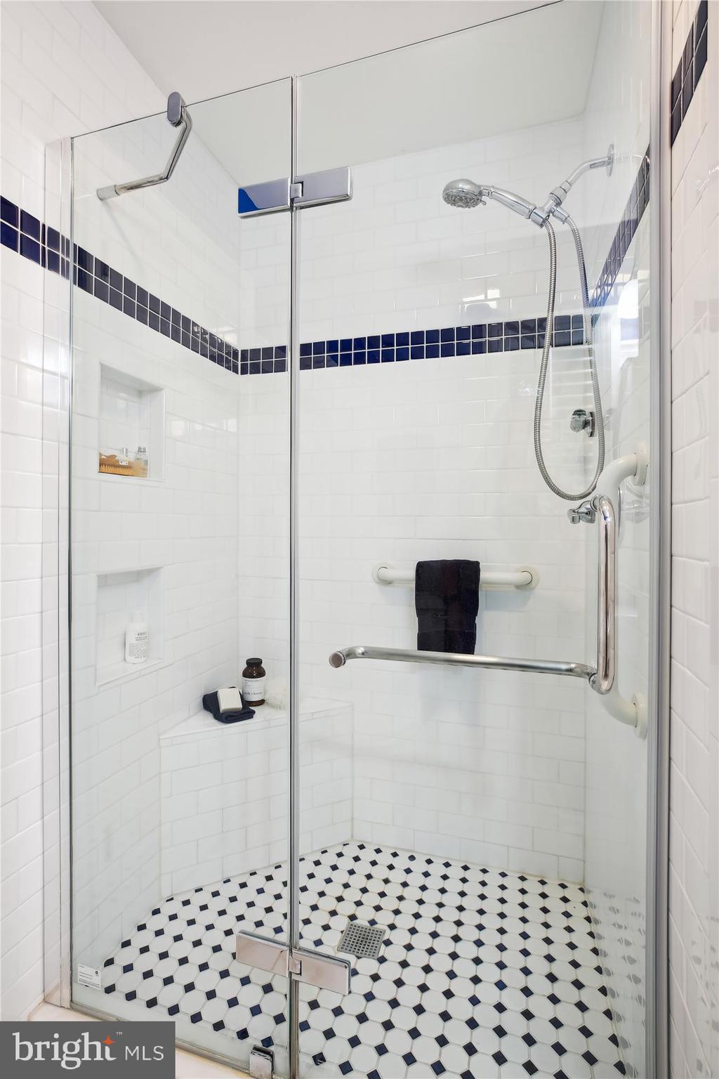 MANOR PARK - Residential