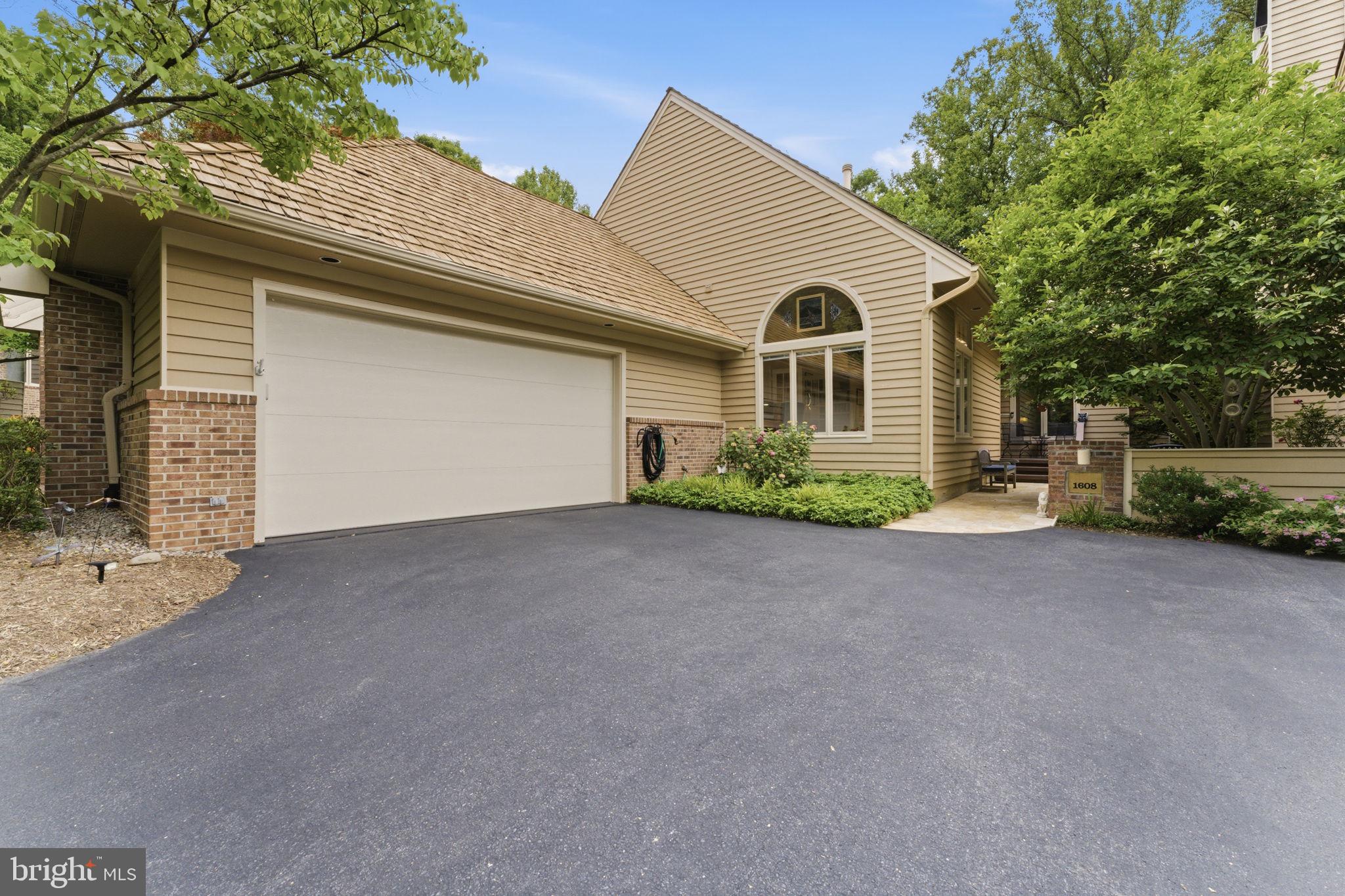 1608 WOODSTOCK LANE