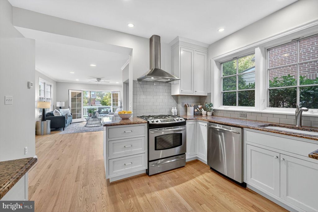 Photo of 3293 Worthington Street NW, WASHINGTON, DC 20015 (MLS # DCDC2227010)